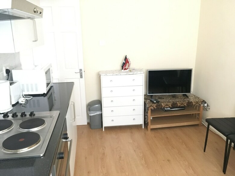Martindale Apartment Free Parking