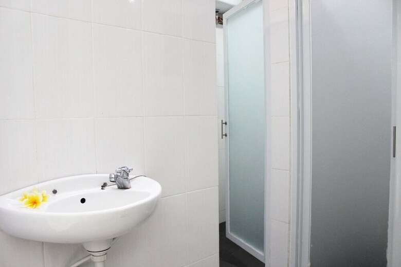 Hostal Kuta Beach Hostel