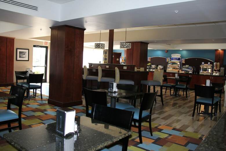 Hotel Holiday Inn Express & Suites Roanoke Rapids Se
