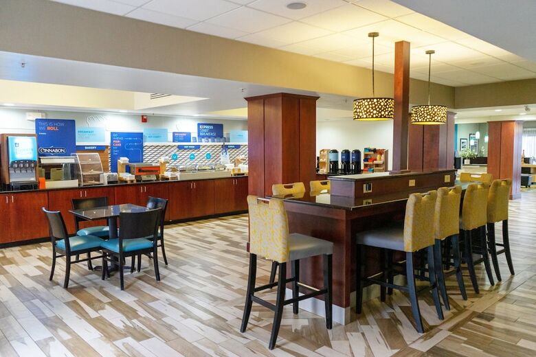 Hotel Holiday Inn Express & Suites Roanoke Rapids Se