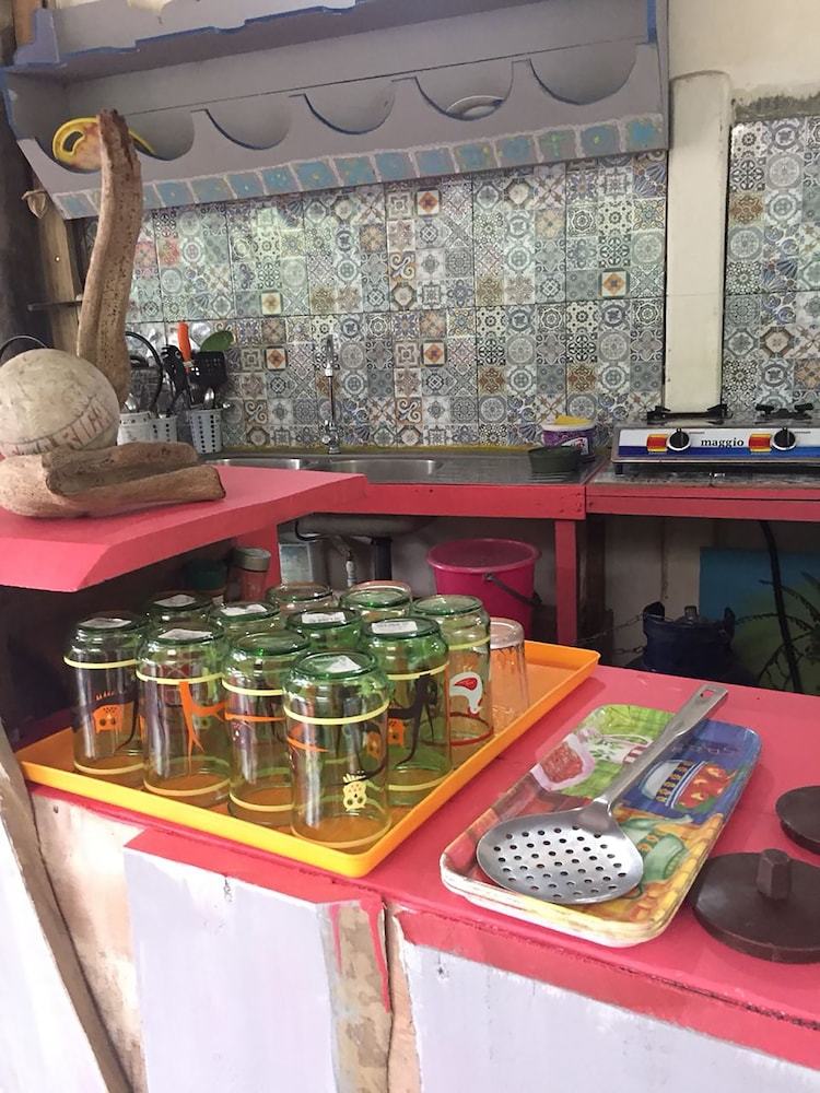 Hostal Wood House Hostel