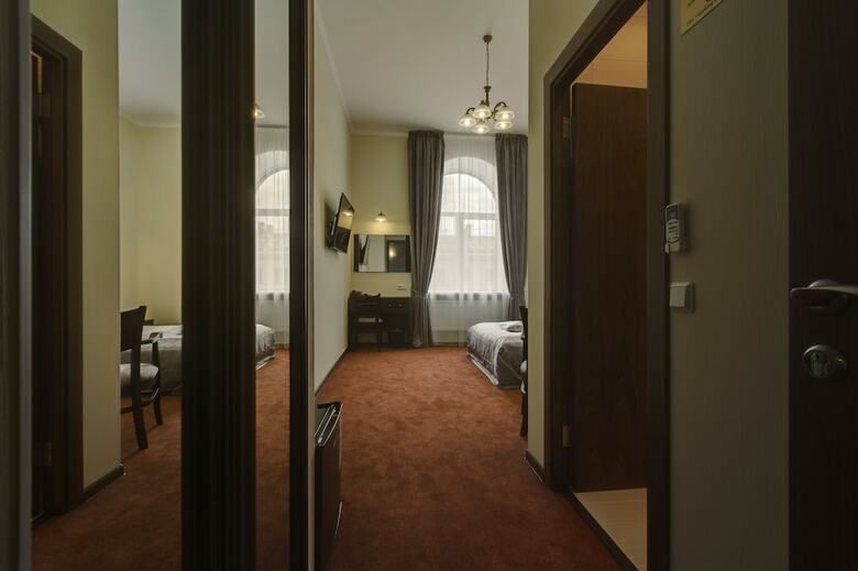 Adagio Renaissance Hotel