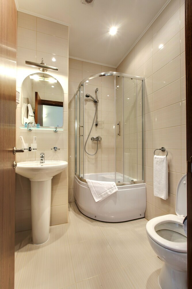 Adagio Renaissance Hotel