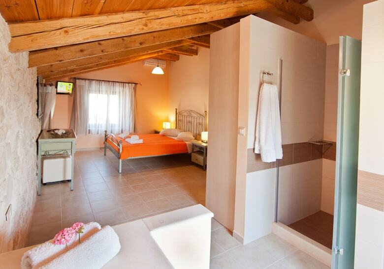 Kymaros Villas
