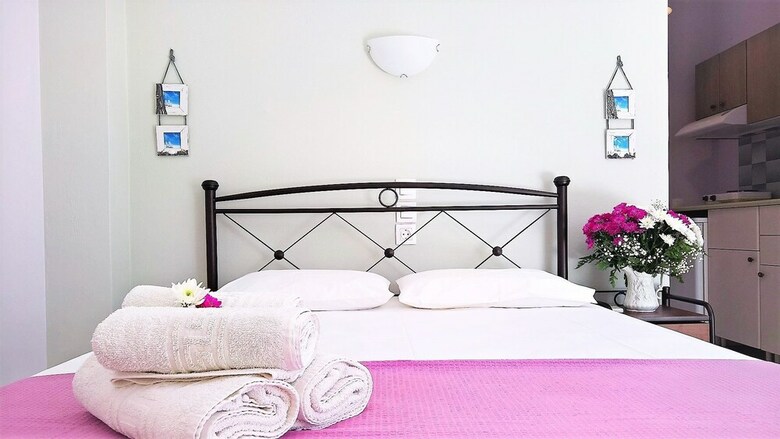 Aloni Studios & Apartments