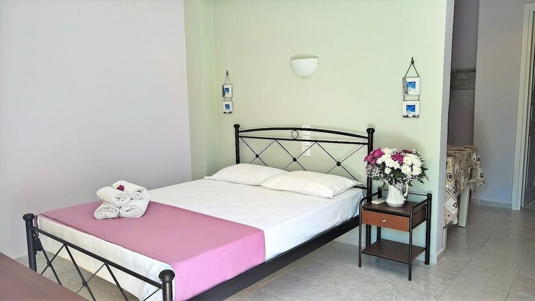 Aloni Studios & Apartments