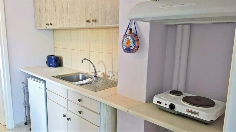 Aloni Studios & Apartments