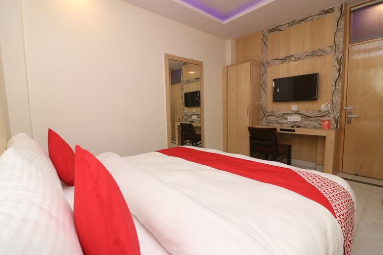 Hotel Check In Room Chuna Mandi