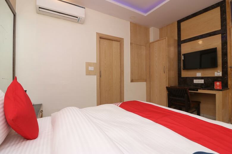 Hotel Check In Room Chuna Mandi