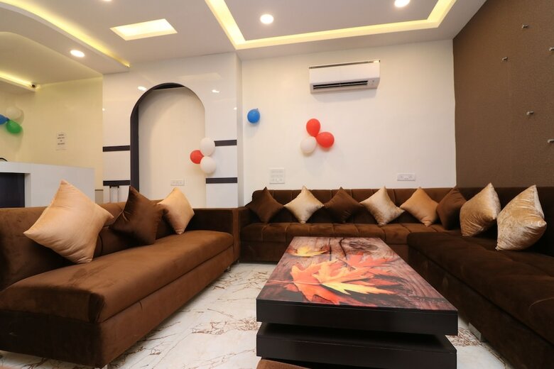 Hotel Check In Room Chuna Mandi