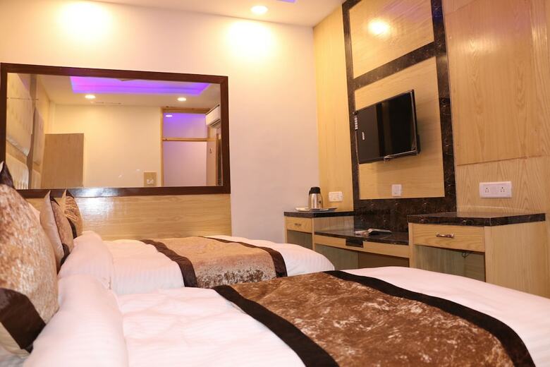 Hotel Check In Room Chuna Mandi