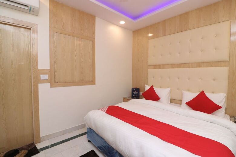 Hotel Check In Room Chuna Mandi