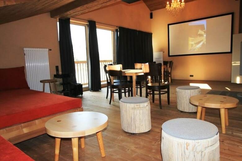 Alpen Select Lodge For 16-24 People