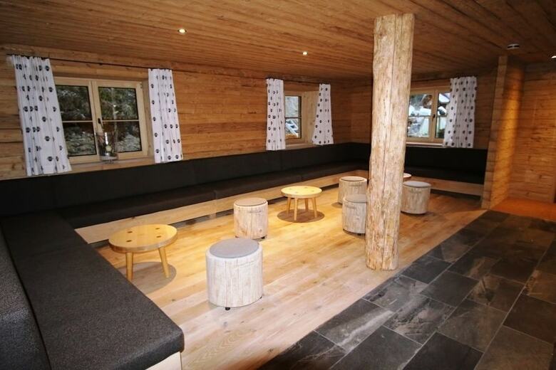 Alpen Select Lodge For 16-24 People