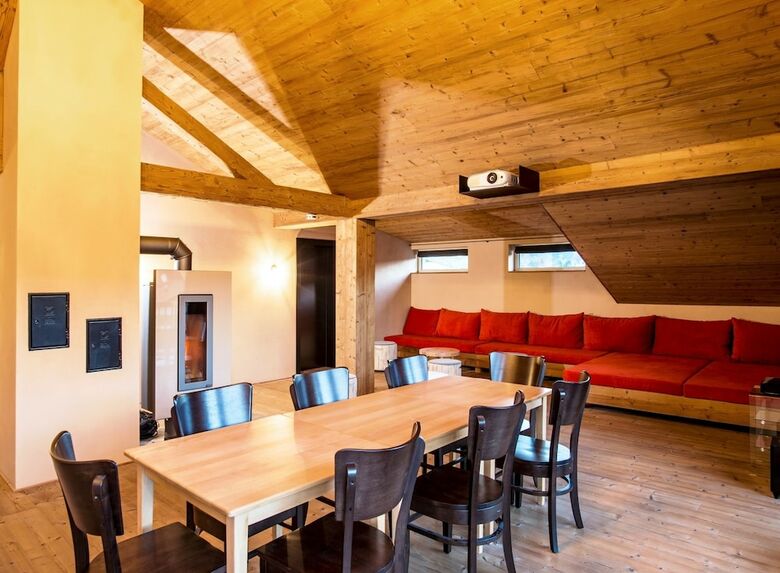 Alpen Select Lodge For 16-24 People