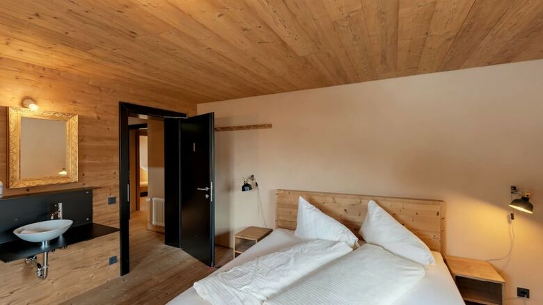 Alpen Select Lodge For 16-24 People