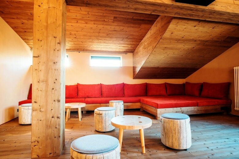 Alpen Select Lodge For 16-24 People