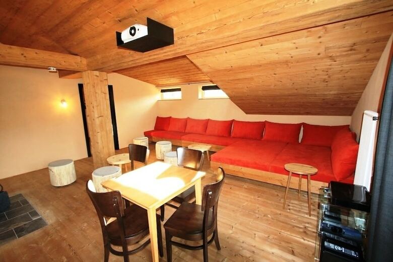 Alpen Select Lodge For 16-24 People