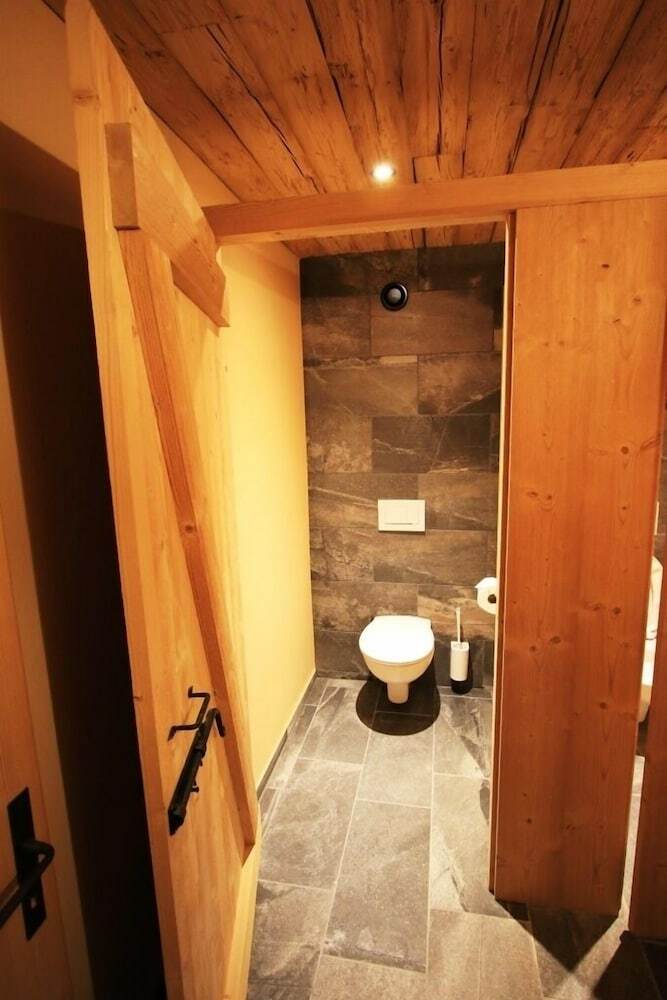 Alpen Select Lodge For 16-24 People