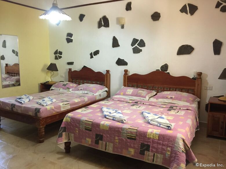 Tiptop Hotel Resto And Delishop