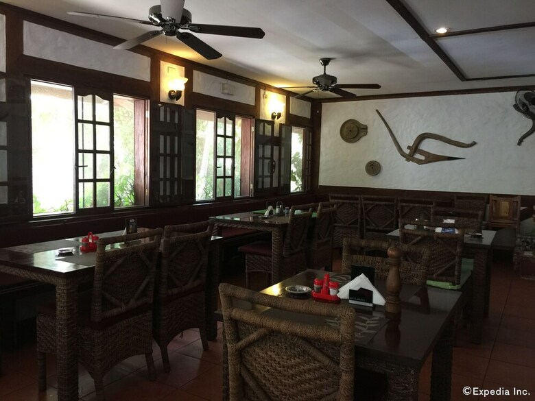 Tiptop Hotel Resto And Delishop