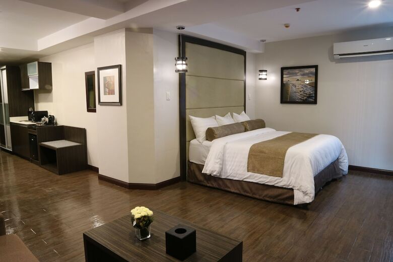 Hotel West Avenue Suites