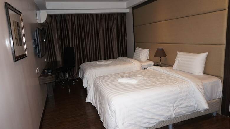 Hotel West Avenue Suites