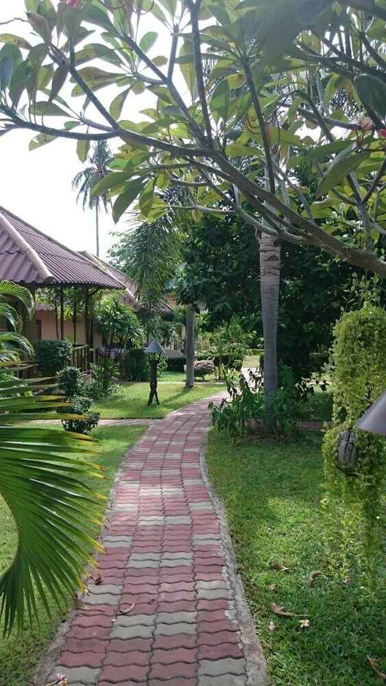 Hotel Bee Nat Garden Resort