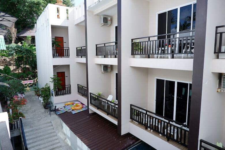 Kata Beachwalk Hotel And Bungalows