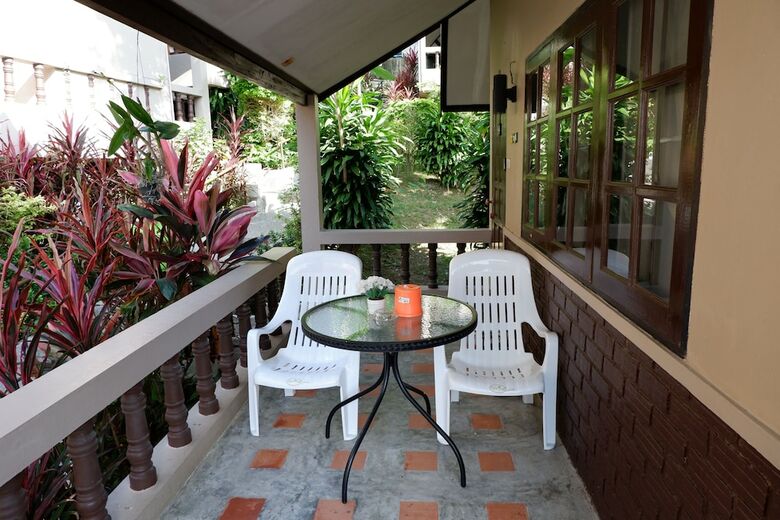 Kata Beachwalk Hotel And Bungalows