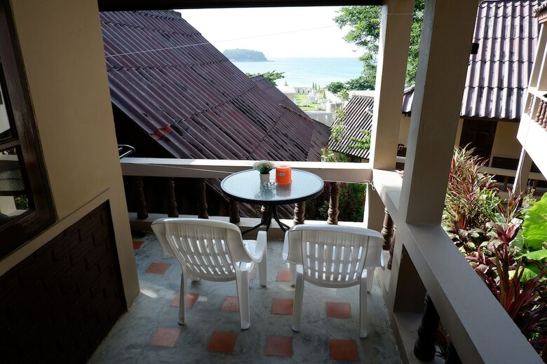 Kata Beachwalk Hotel And Bungalows