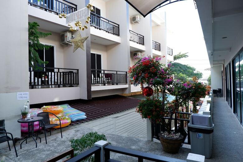Kata Beachwalk Hotel And Bungalows