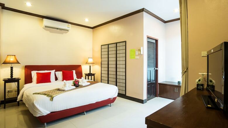 Kata Beachwalk Hotel And Bungalows