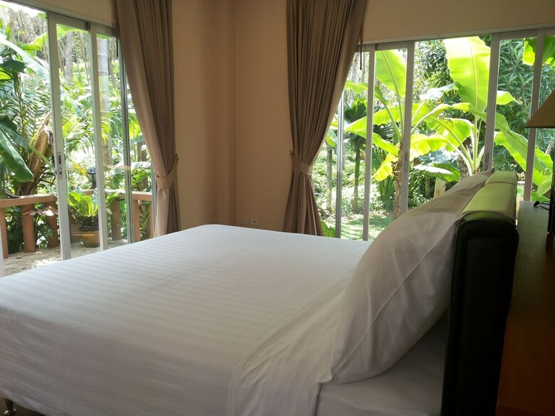 Villa Sakoo Valley Naithon Beach
