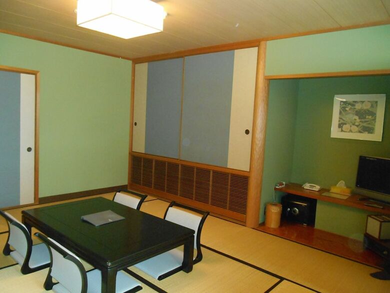 Yufuin Kinrinko Hotel