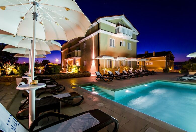 Aparthotel Luxury Villa Mande
