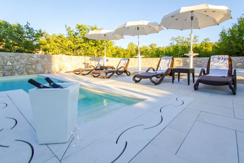 Aparthotel Luxury Villa Mande