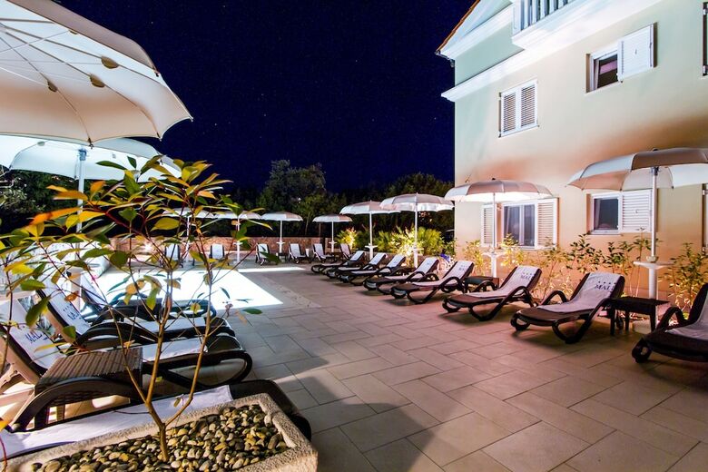 Aparthotel Luxury Villa Mande
