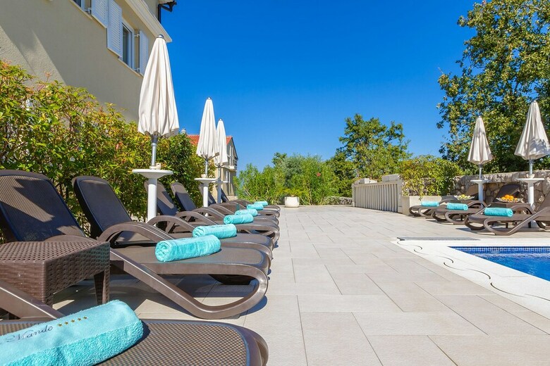 Aparthotel Luxury Villa Mande