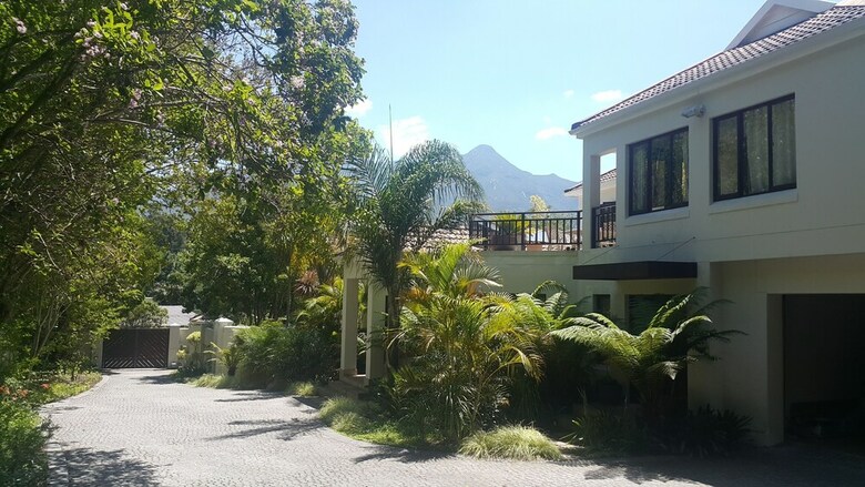 Hotel Cherry Berry Guest House
