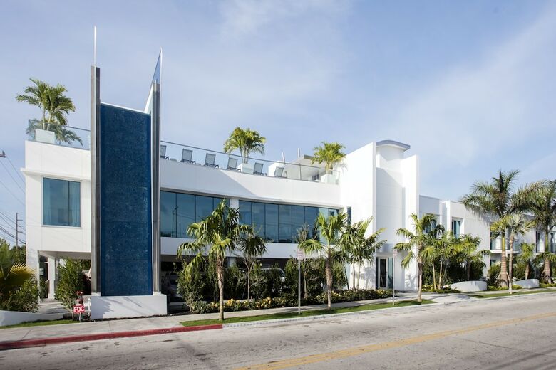 Hotel H2o Suites - Adults Only