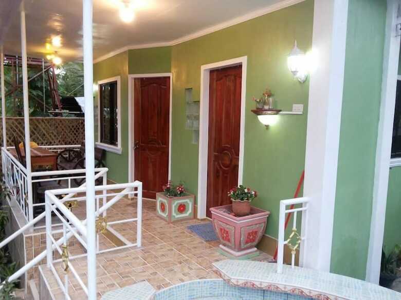 Bed & Breakfast Yak-yak Beach Home