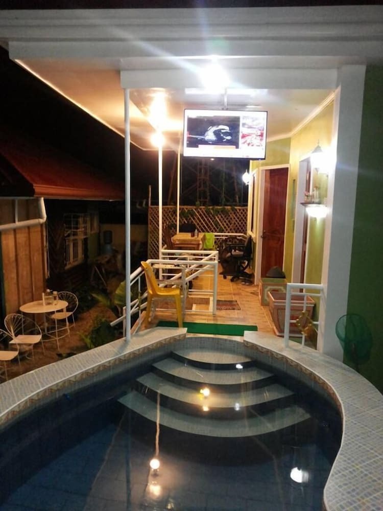 Bed & Breakfast Yak-yak Beach Home
