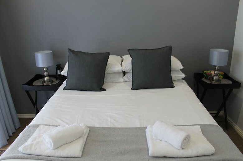 Bed & Breakfast Phoenix Lodge And Waterside Accommodation