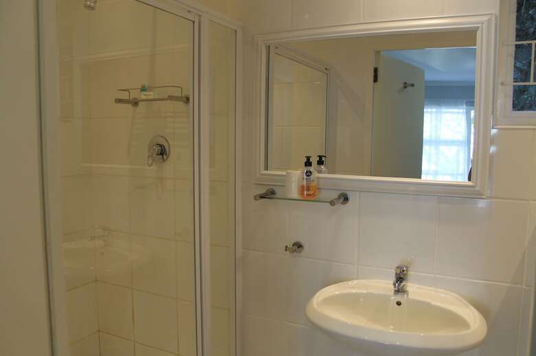 Bed & Breakfast Phoenix Lodge And Waterside Accommodation
