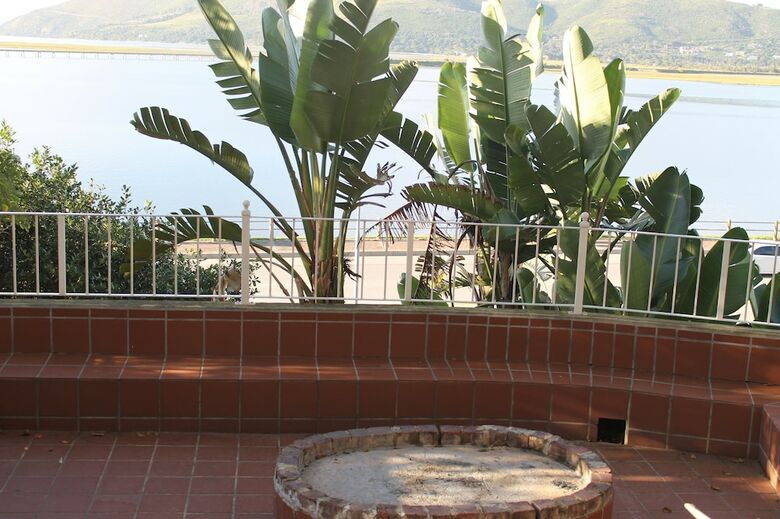 Bed & Breakfast Phoenix Lodge And Waterside Accommodation