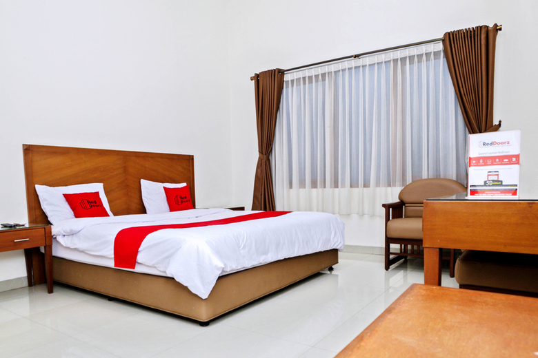 Hotel Residences By Reddoorz Near Rumah Mode