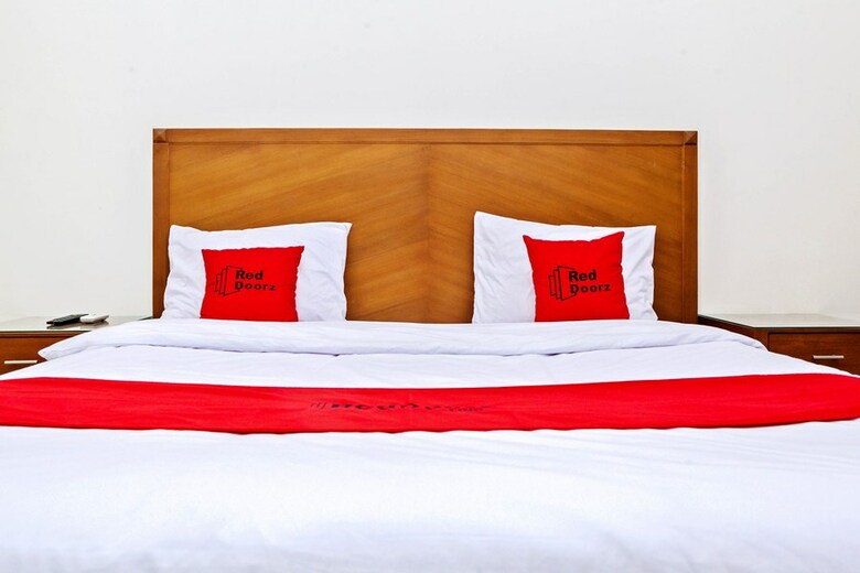 Hotel Residences By Reddoorz Near Rumah Mode