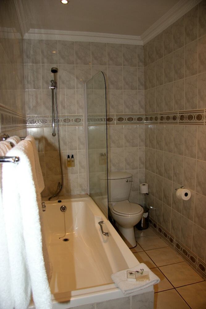 Montmartre Chalets And Guest House
