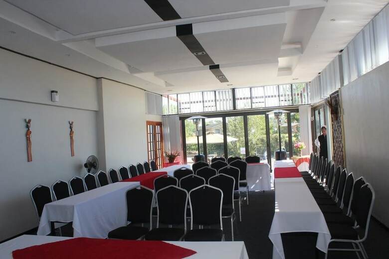 Hotel J And E Cyaara Guest House